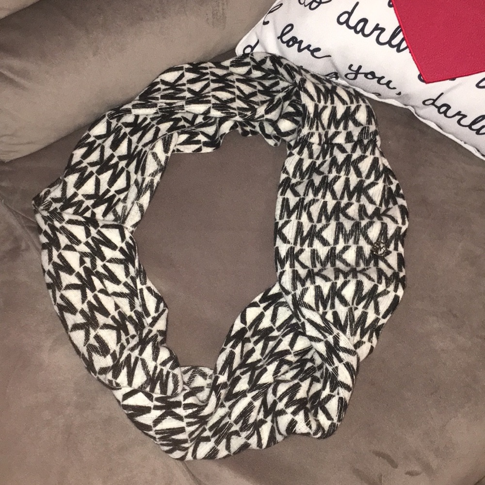 Barely Used Michael Kors Infinity Scarf!